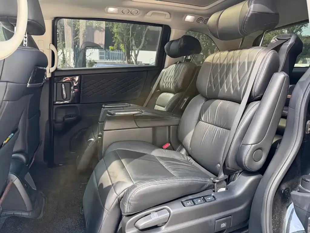 Honda Elysion 2021 из CN, фото 5