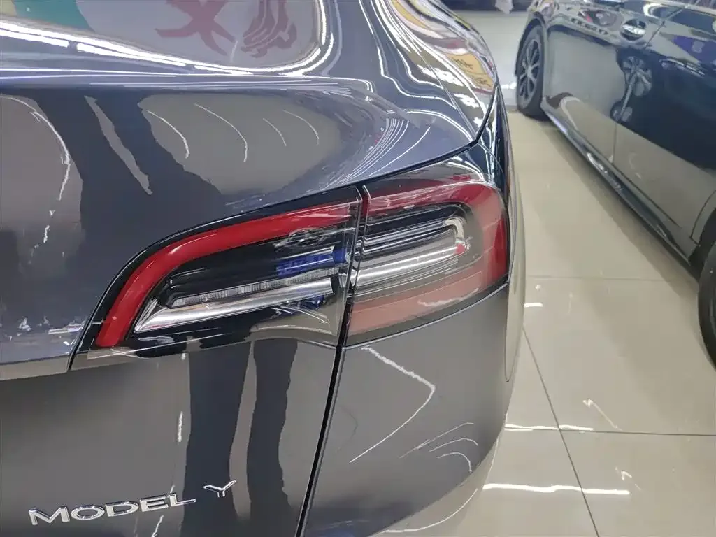 Tesla Model Y — фото 8