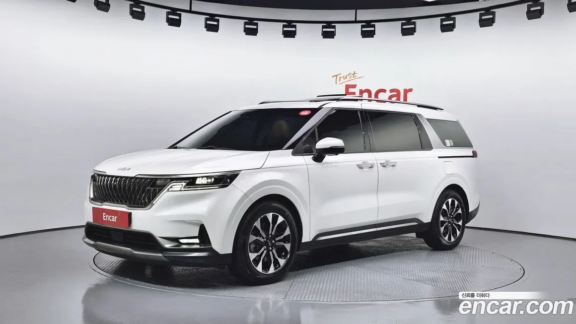 Kia Carnival — фото 1