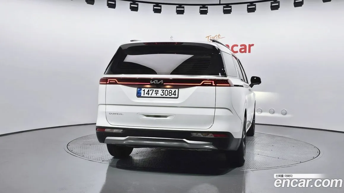 Kia Carnival — фото 4