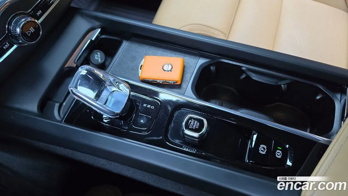 Volvo XC60 2023 из KR, фото 9