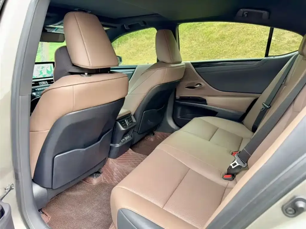 Lexus ES 2023 из CN, фото 3