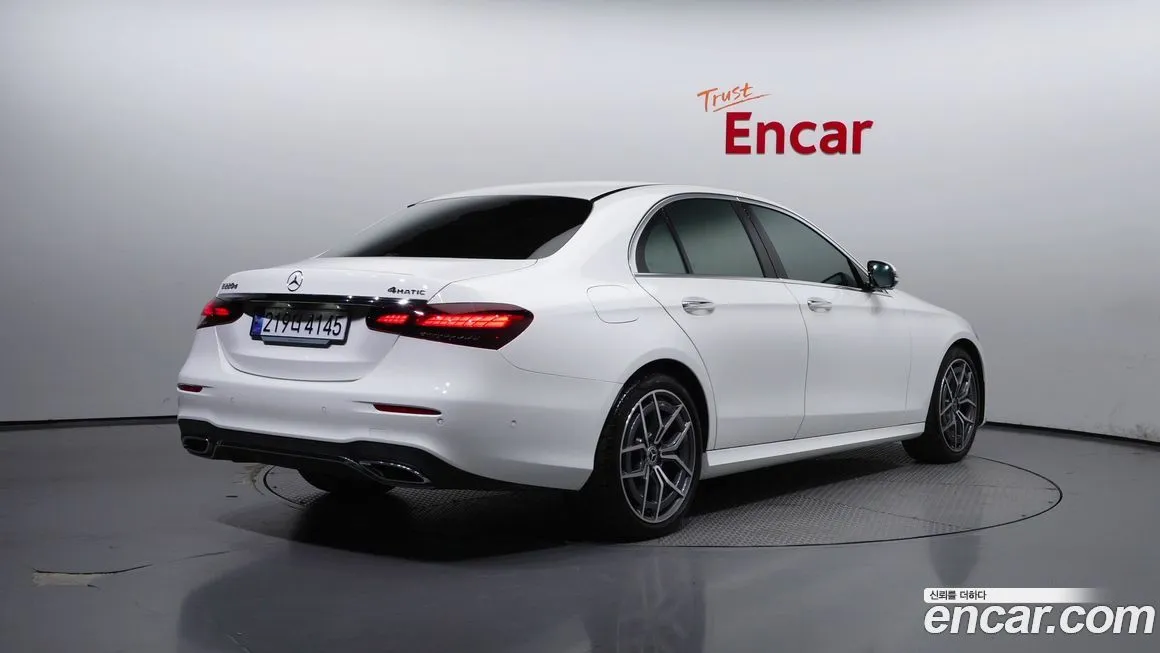 Mercedes-Benz E-Class — фото 2