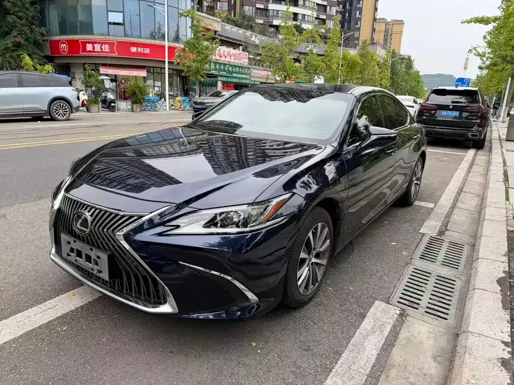 Lexus ES — фото 1