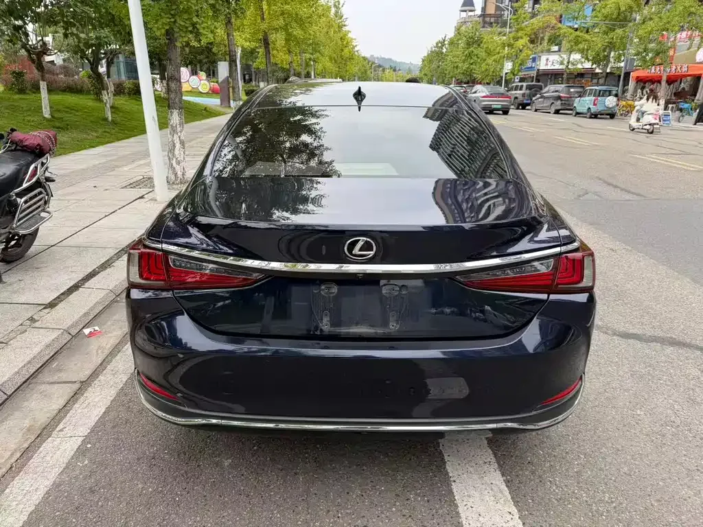 Lexus ES — фото 8