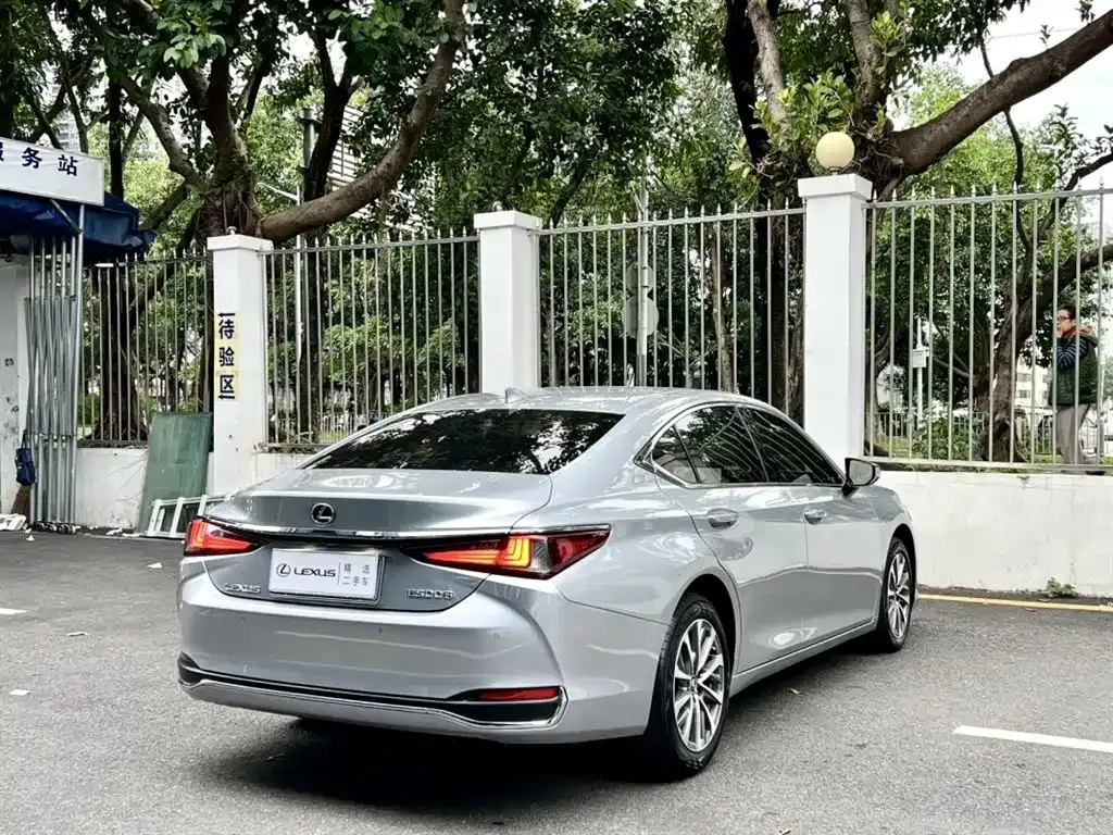 Lexus ES 2023 из CN, фото 7
