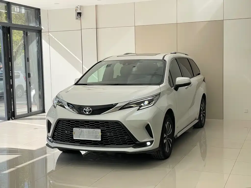 Toyota Granvia — фото 1