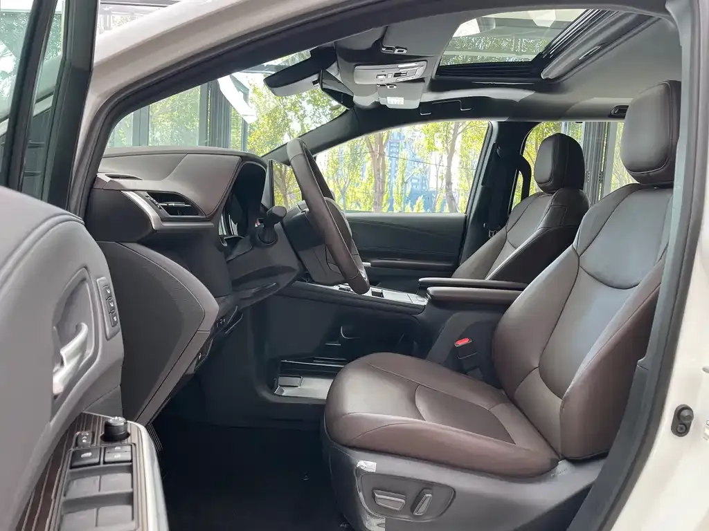 Toyota Granvia — фото 8
