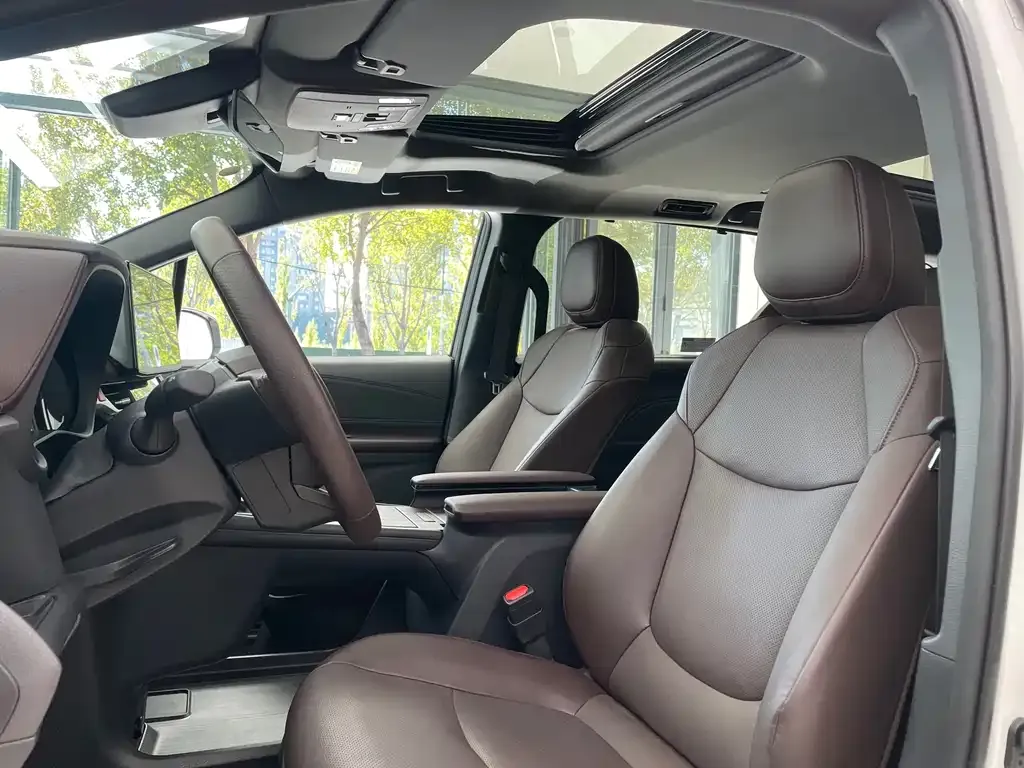 Toyota Granvia — фото 9