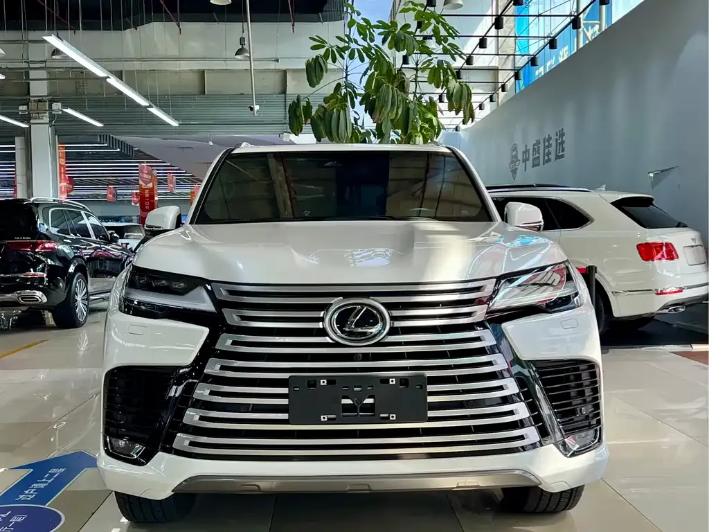 Lexus LX — фото 2