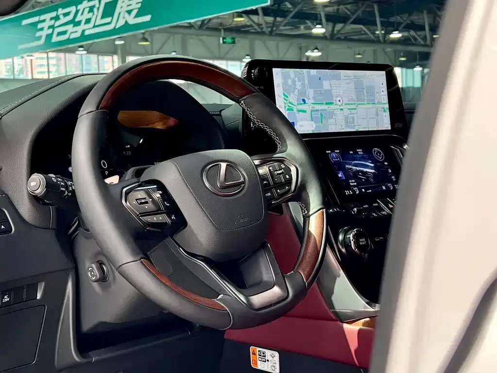Lexus LX — фото 5