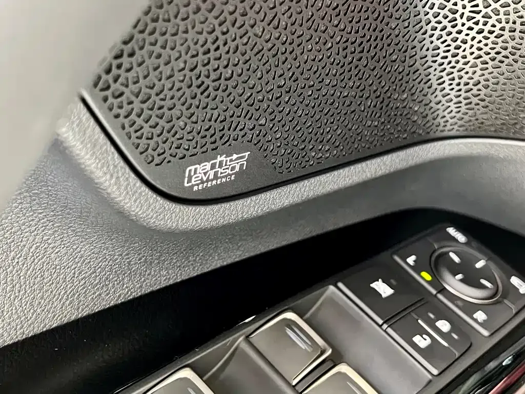 Lexus LX — фото 9
