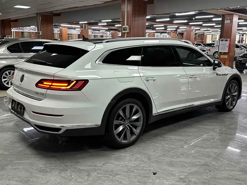Volkswagen CC 2023 из CN, фото 10