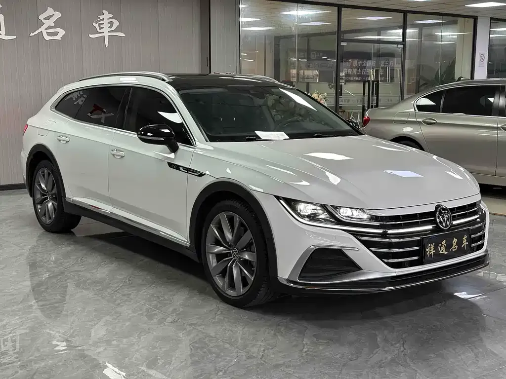 Volkswagen CC 2023 из CN, фото 2
