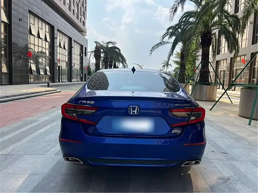 Honda Accord — фото 10