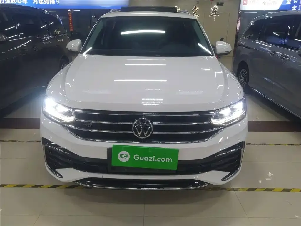 Volkswagen Tiguan L — фото 3