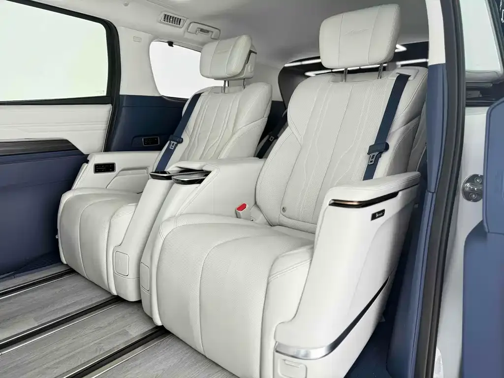 Buick Century 2023 из CN, фото 2
