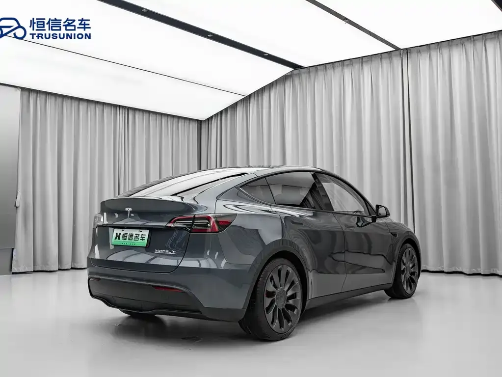 Tesla Model Y — фото 4
