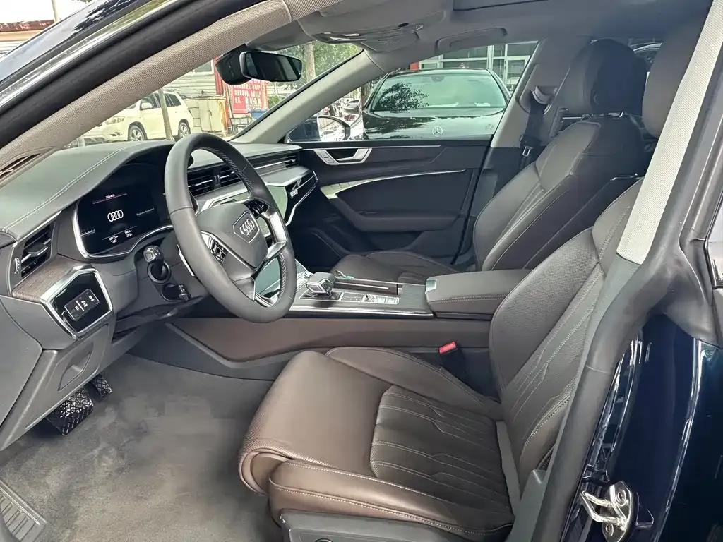 Audi A7L 2022 из CN, фото 4
