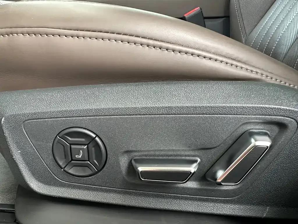 Audi A7L 2022 из CN, фото 6