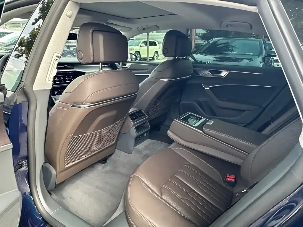 Audi A7L 2022 из CN, фото 9