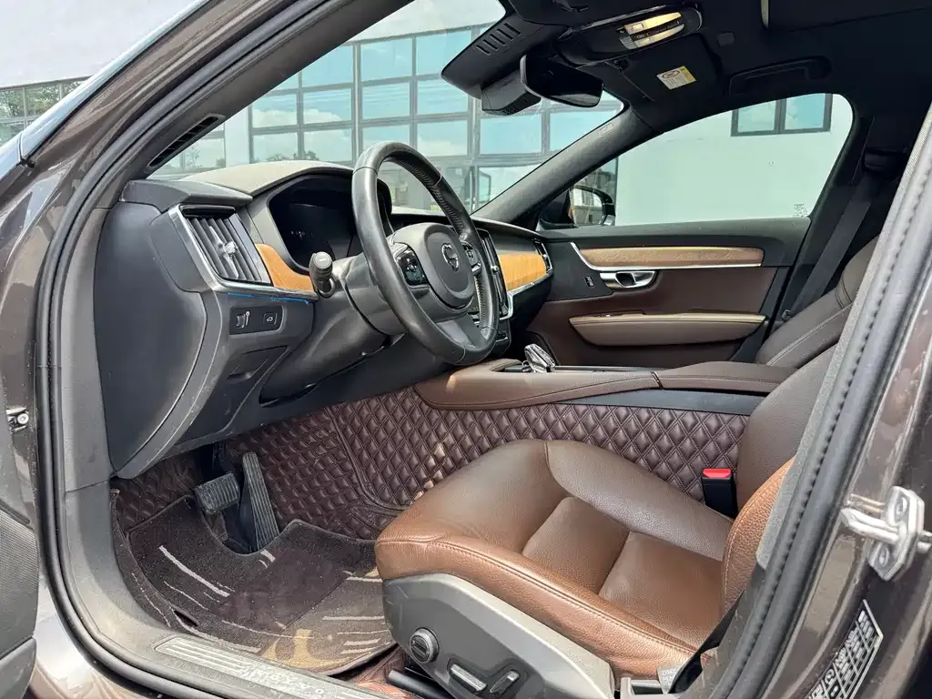 Volvo S90 — фото 10