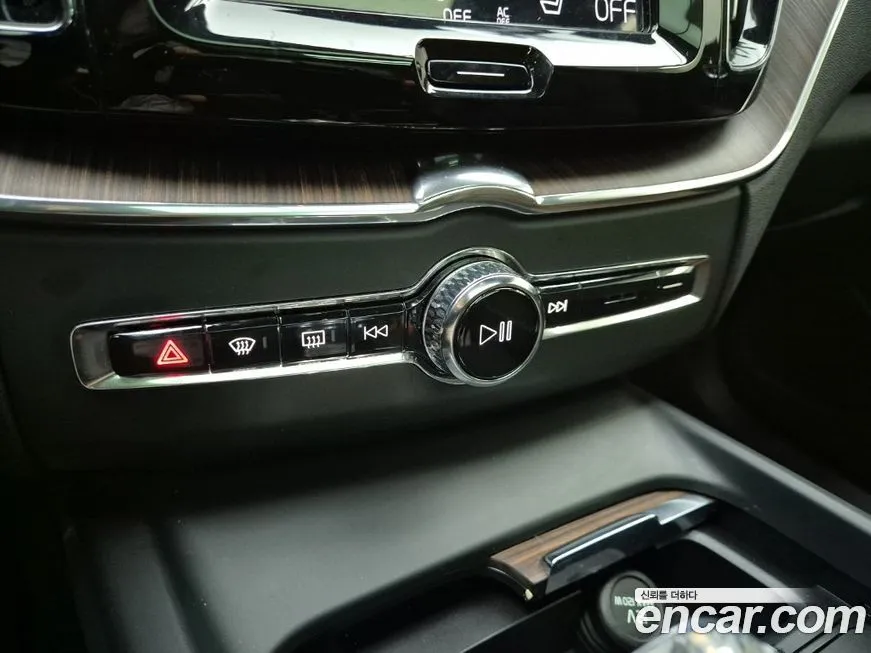 Volvo XC60 — фото 10