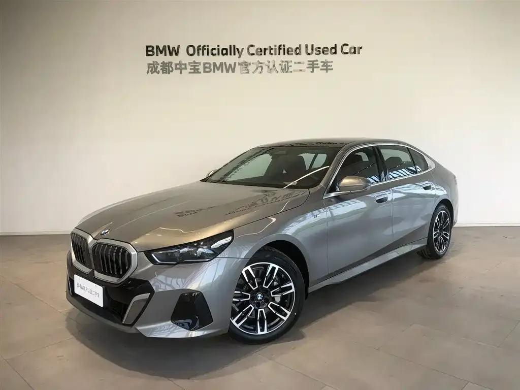 BMW 5 Series — фото 1