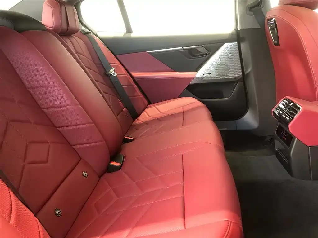 BMW 5 Series — фото 10