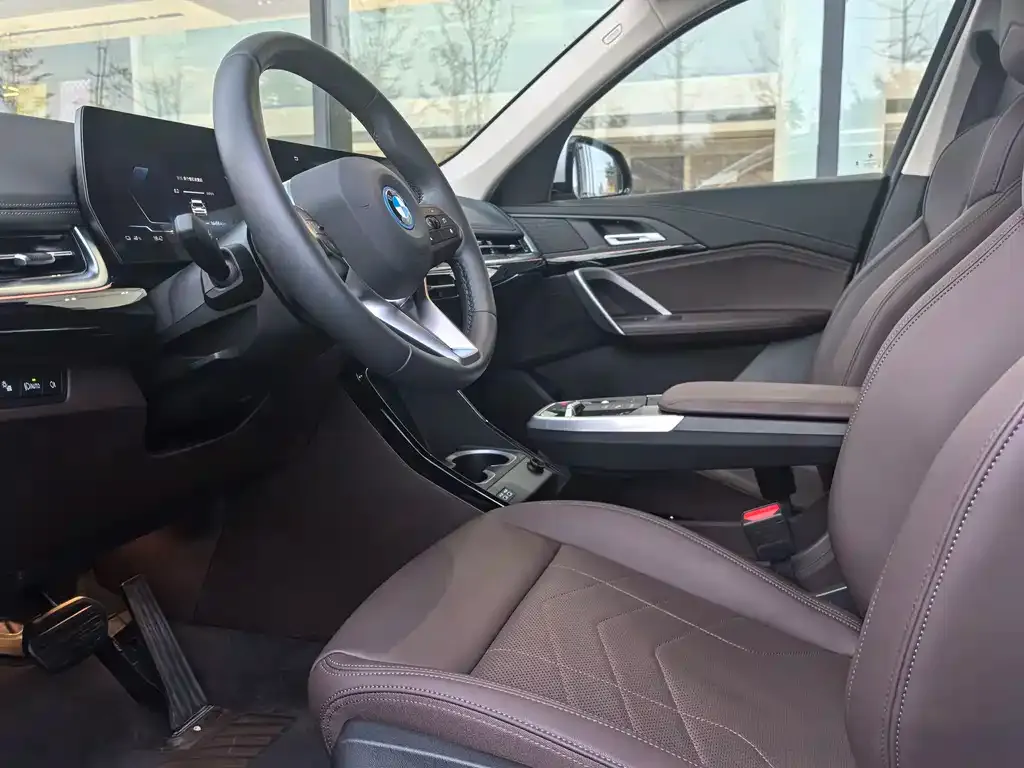 BMW iX1 2025 из CN, фото 10