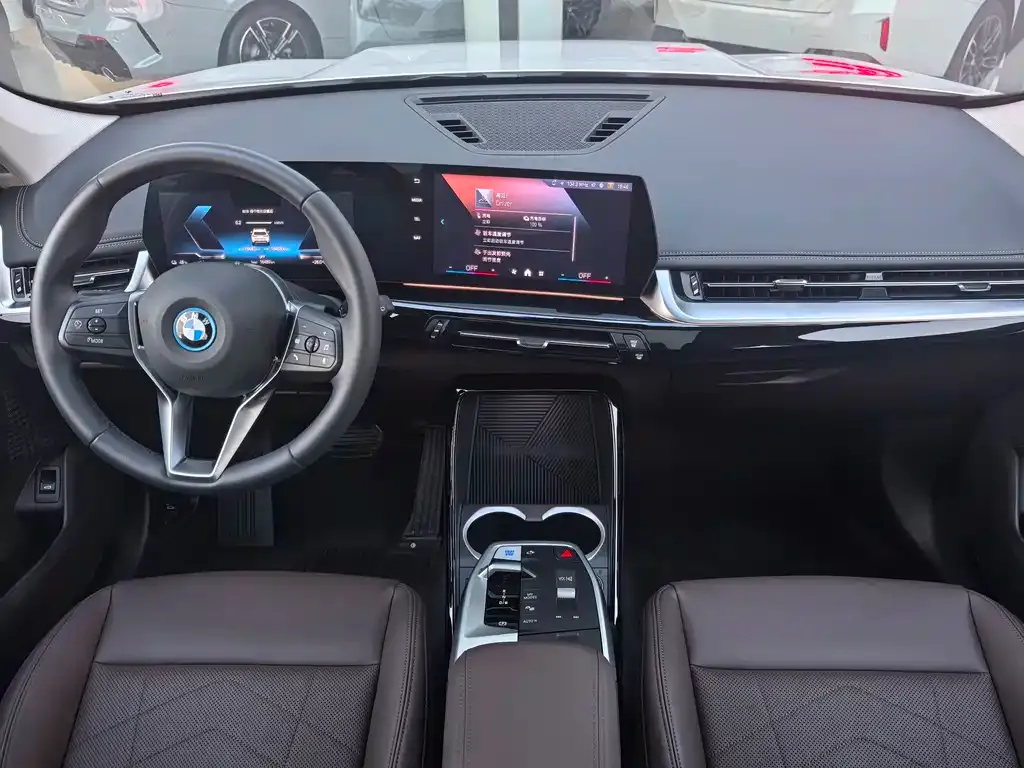 BMW iX1 2025 из CN, фото 9