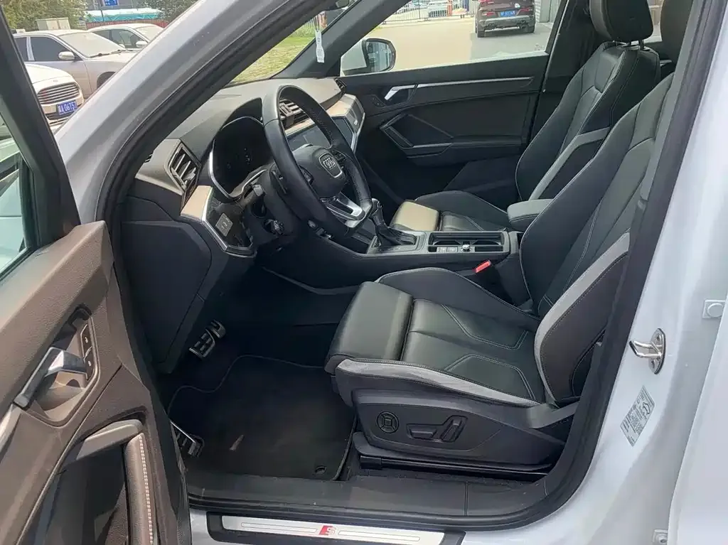 Audi Q3 2024 из CN, фото 10