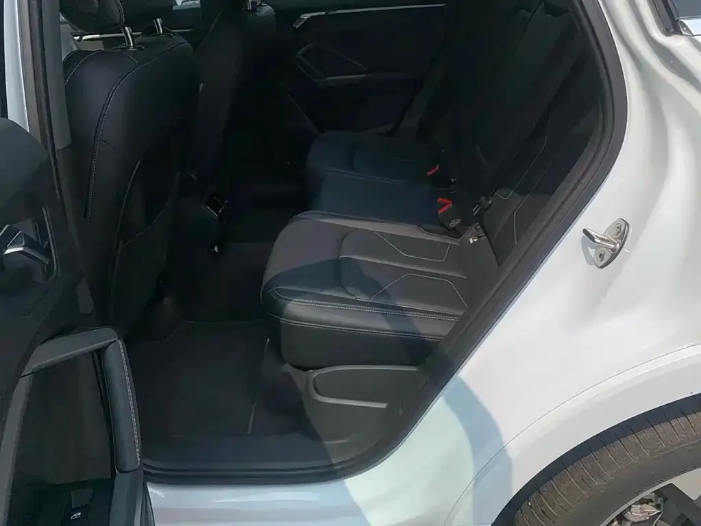 Audi Q3 2024 из CN, фото 7