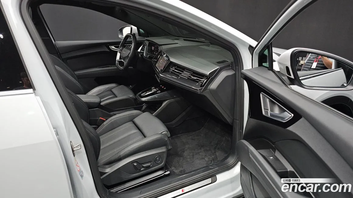 Audi Q4 e-tron — фото 10