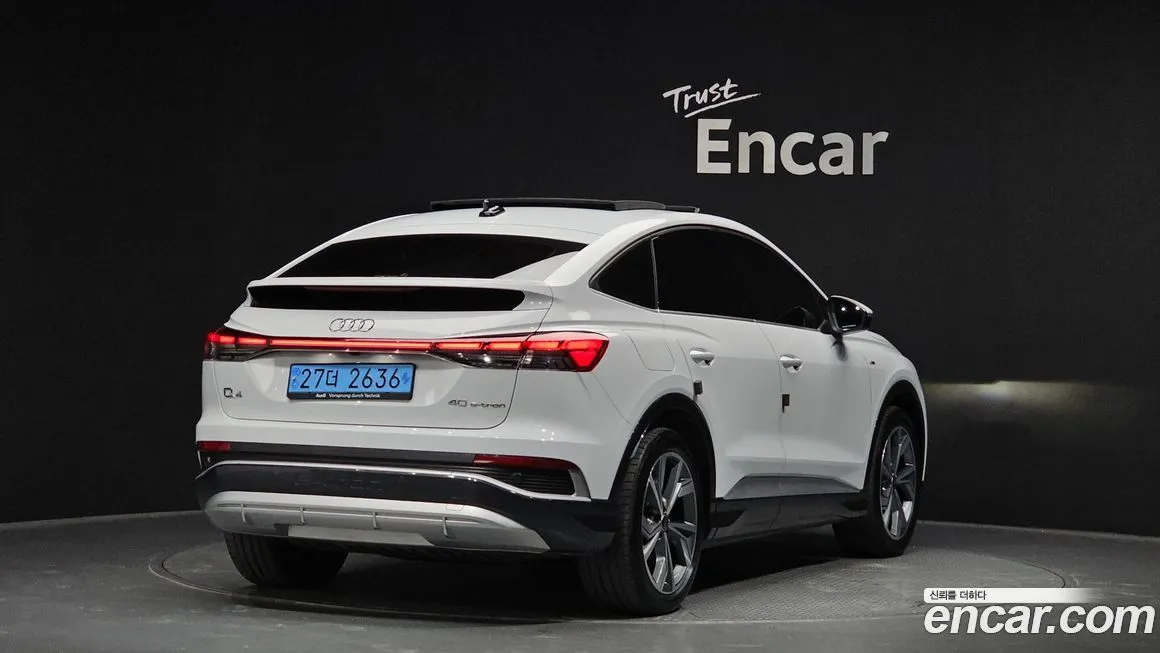 Audi Q4 e-tron — фото 2