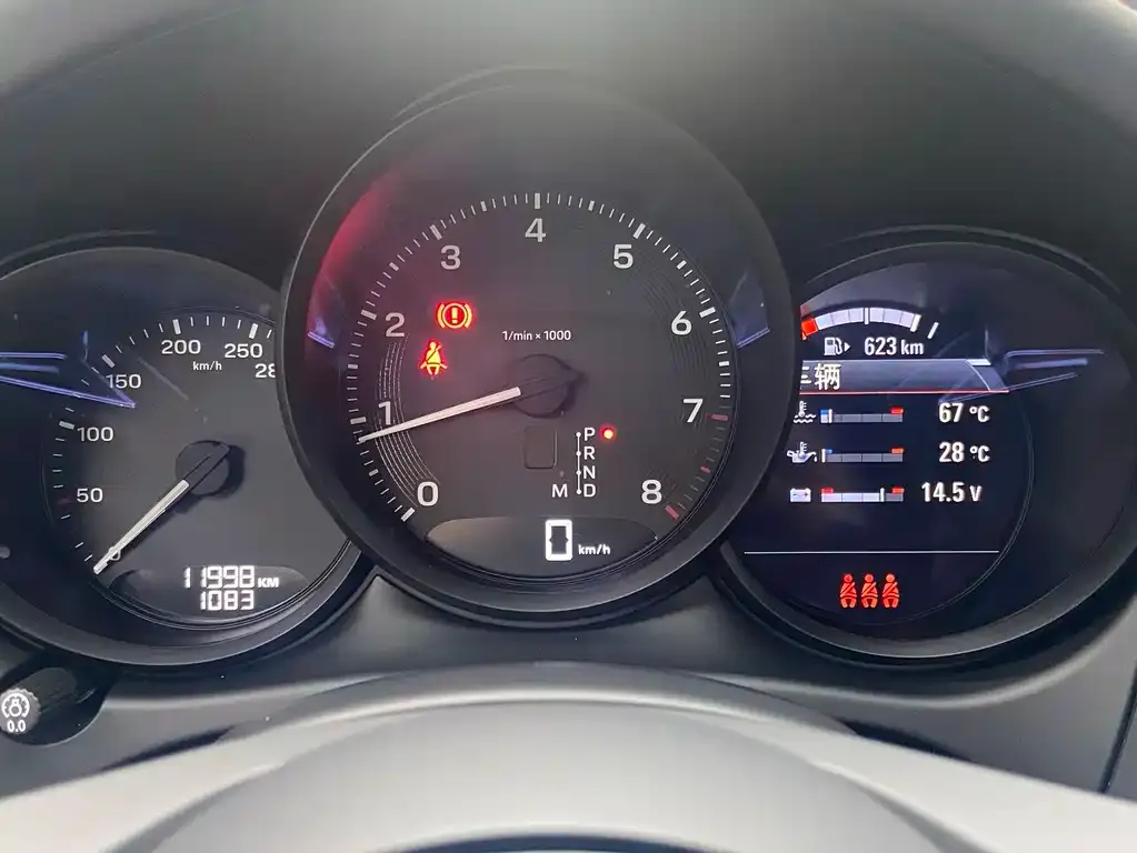 Porsche Macan 2024 из CN, фото 2
