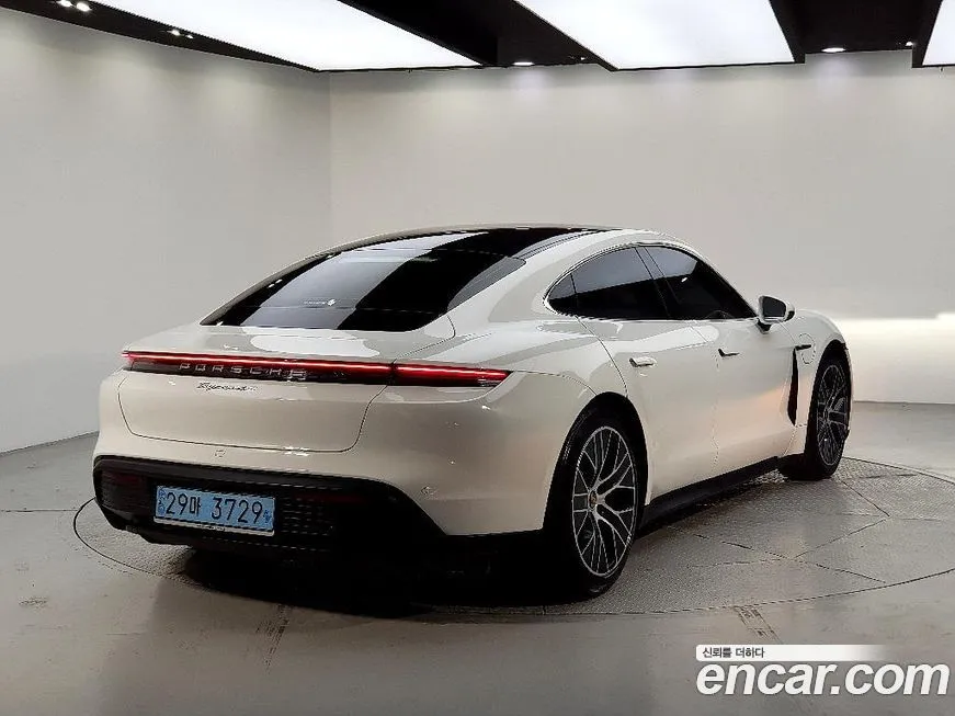 Porsche Taycan 2021 из KR, фото 2