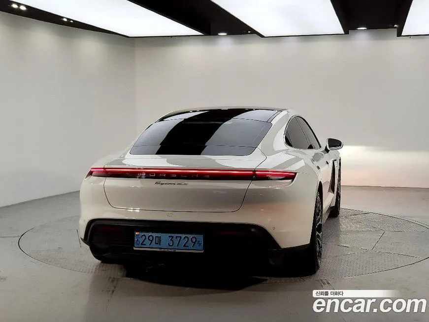 Porsche Taycan 2021 из KR, фото 4