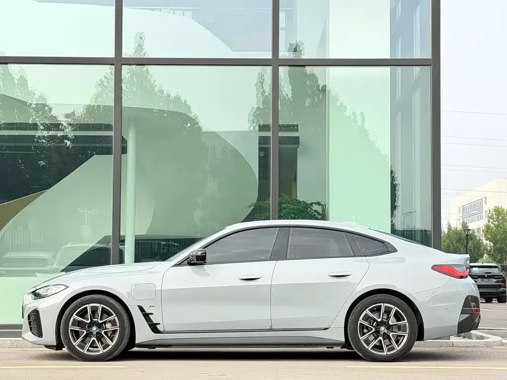 BMW i4 2023 из CN, фото 2