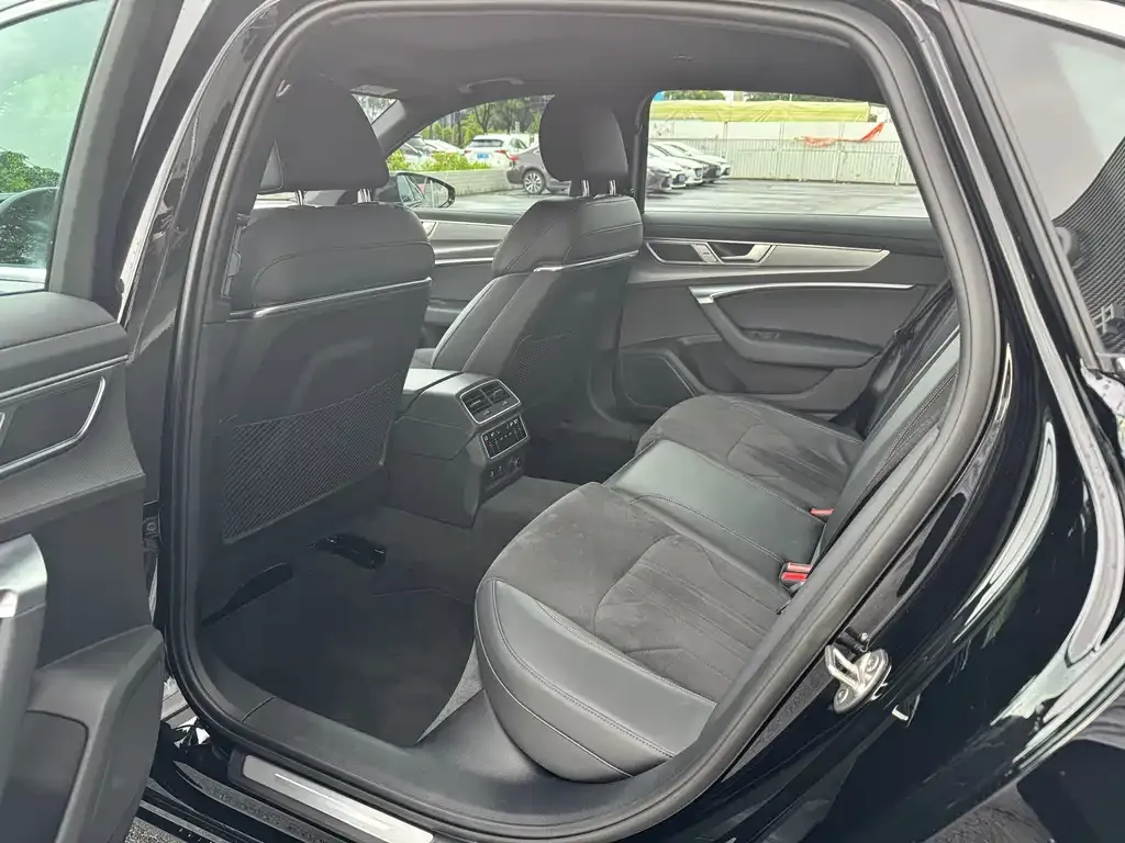 Audi A6L 2024 из CN, фото 10