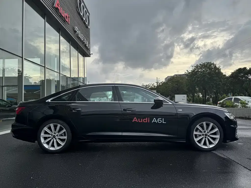 Audi A6L 2024 из CN, фото 4
