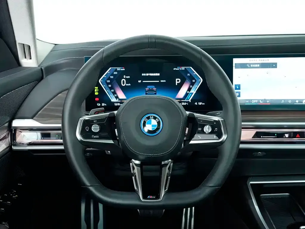 BMW i7 — фото 10