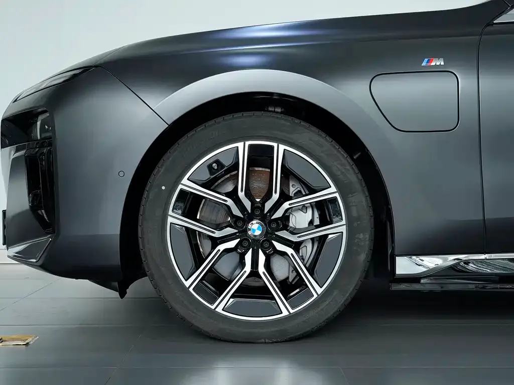 BMW i7 — фото 5