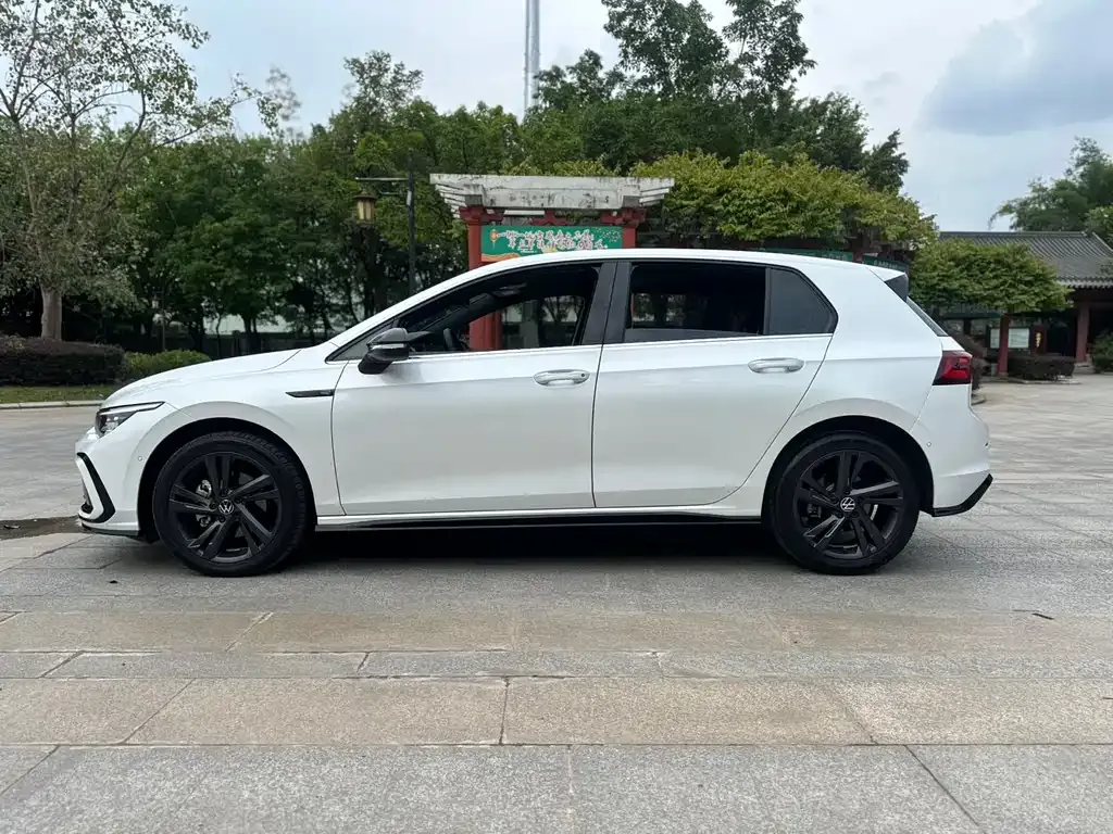 Volkswagen Golf 2023 из CN, фото 7