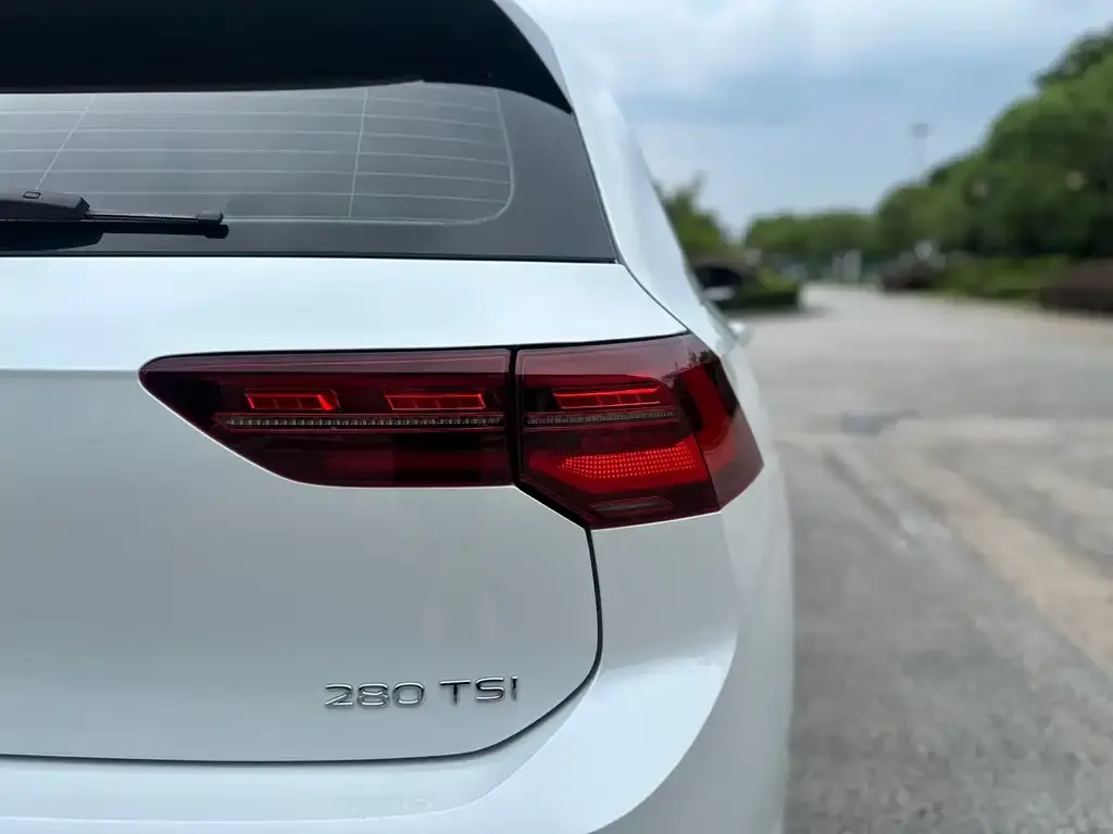 Volkswagen Golf 2023 из CN, фото 9