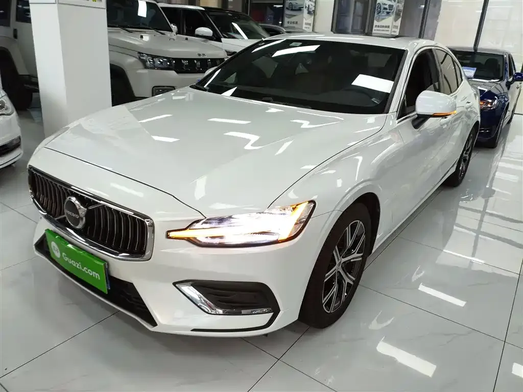 Volvo S60 2023 из CN, фото 2
