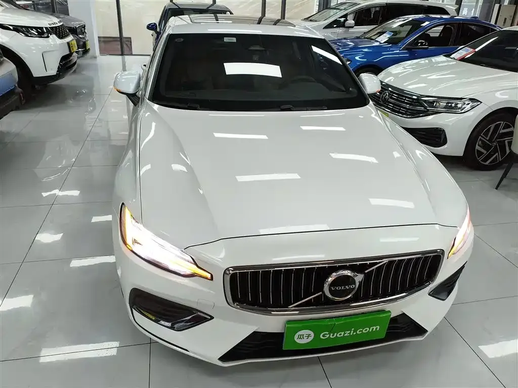 Volvo S60 2023 из CN, фото 3