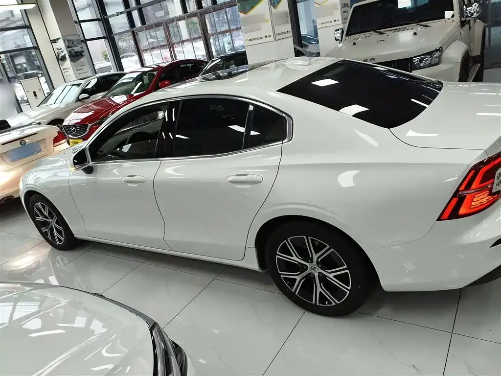 Volvo S60 2023 из CN, фото 5