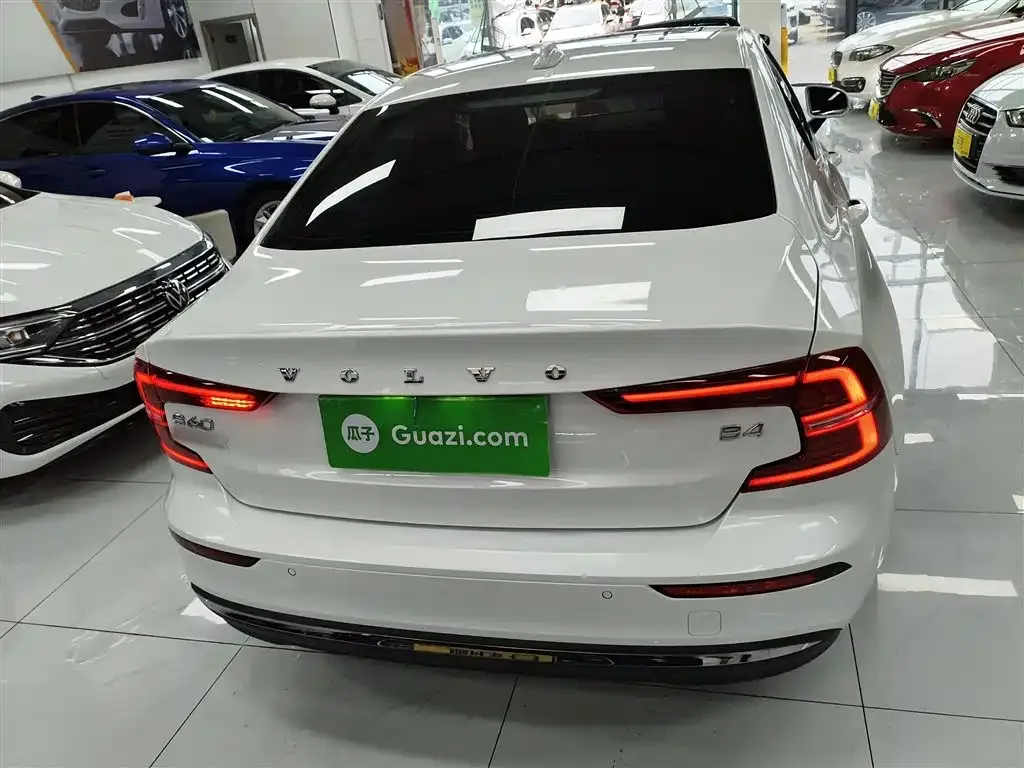 Volvo S60 2023 из CN, фото 6
