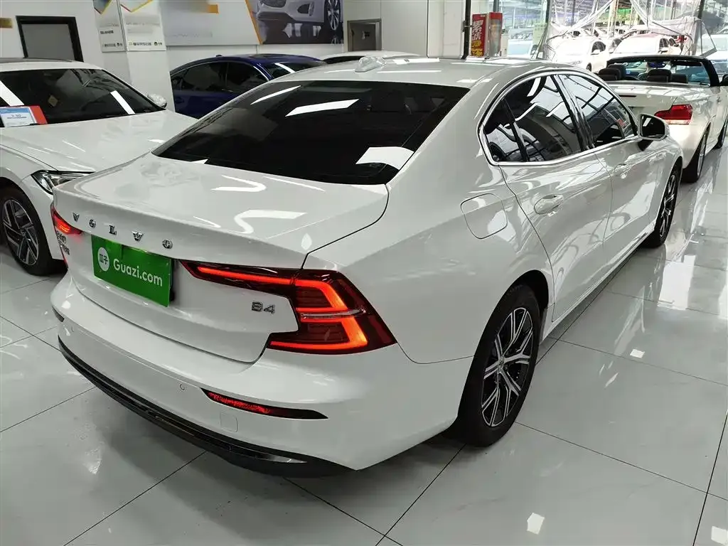 Volvo S60 2023 из CN, фото 7